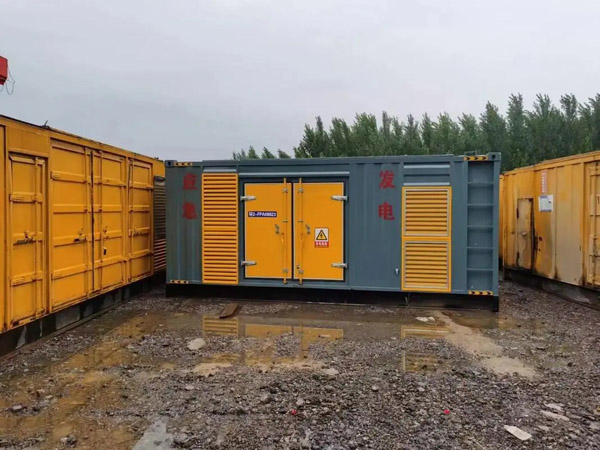 平罗柴油发电机如何判断干式空气滤清器是否需要更换？