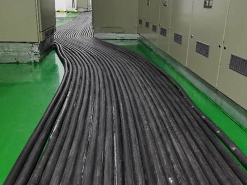 平罗如何根据理论计算公式计算温度对特定电压测量结果的影响？